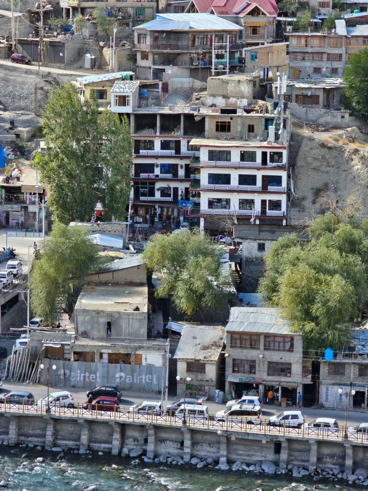 Hotel Afzal And Restaurant Каргил Екстериор снимка